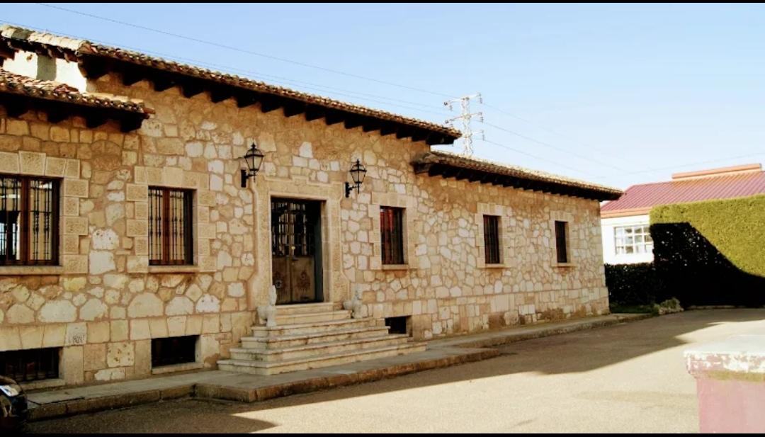 Fachada de la bodega de Bodegas Perlovin en Burgos